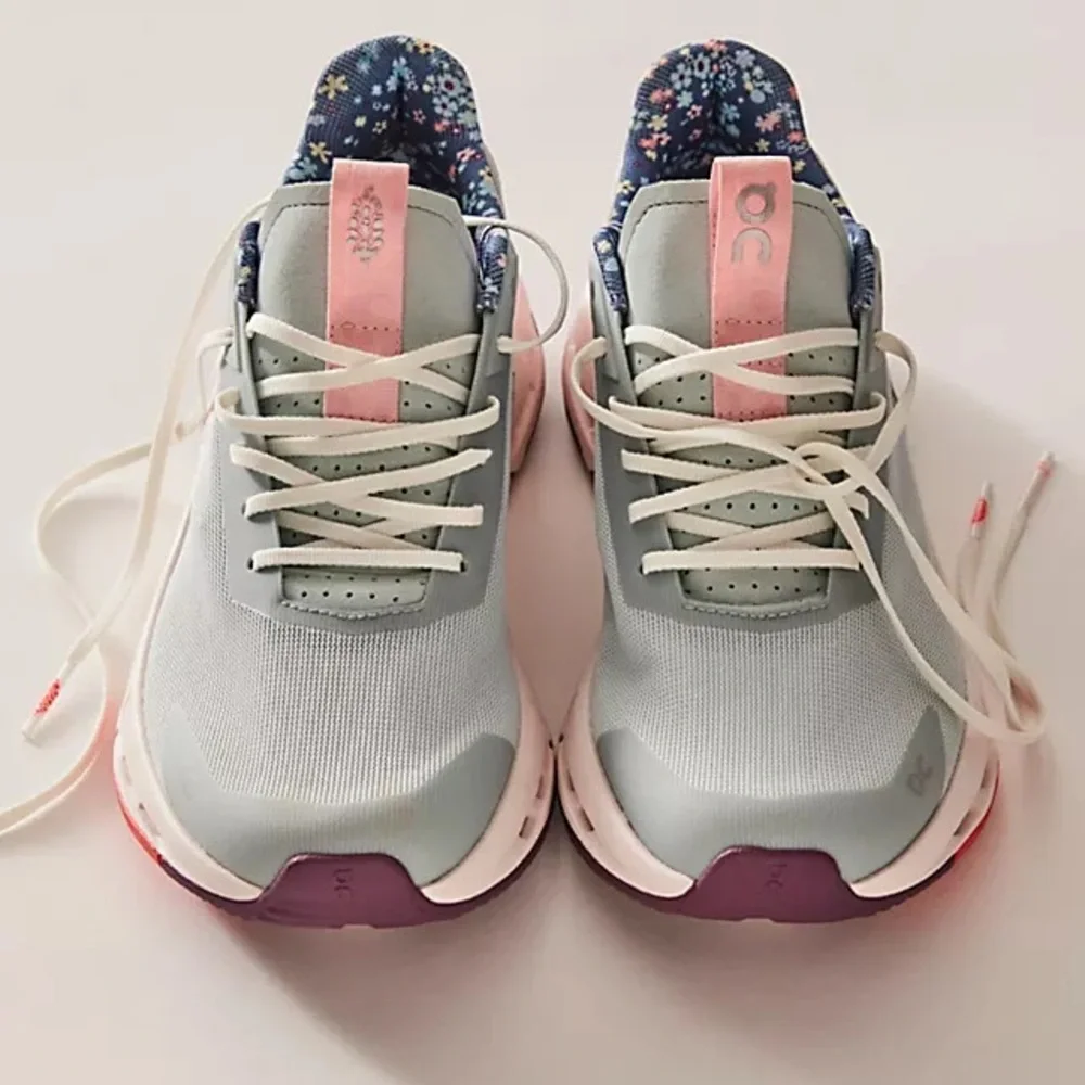 FP Movement x On Cloudnova Form 2 Sneakers - Picture 2 of 7